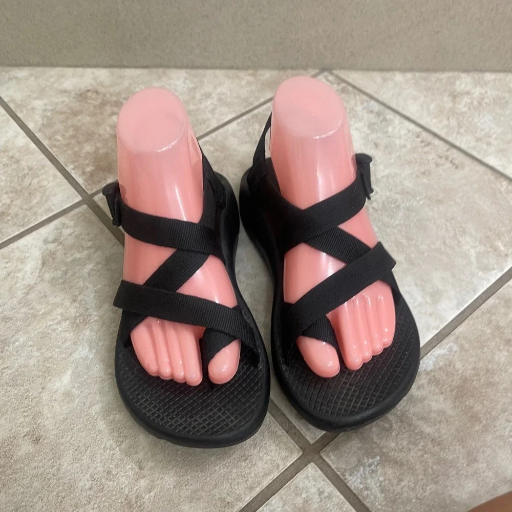 Chaco Z2 Classic Womens Black Strappy Athletic Hiking Sandals Toe Loop Size 8